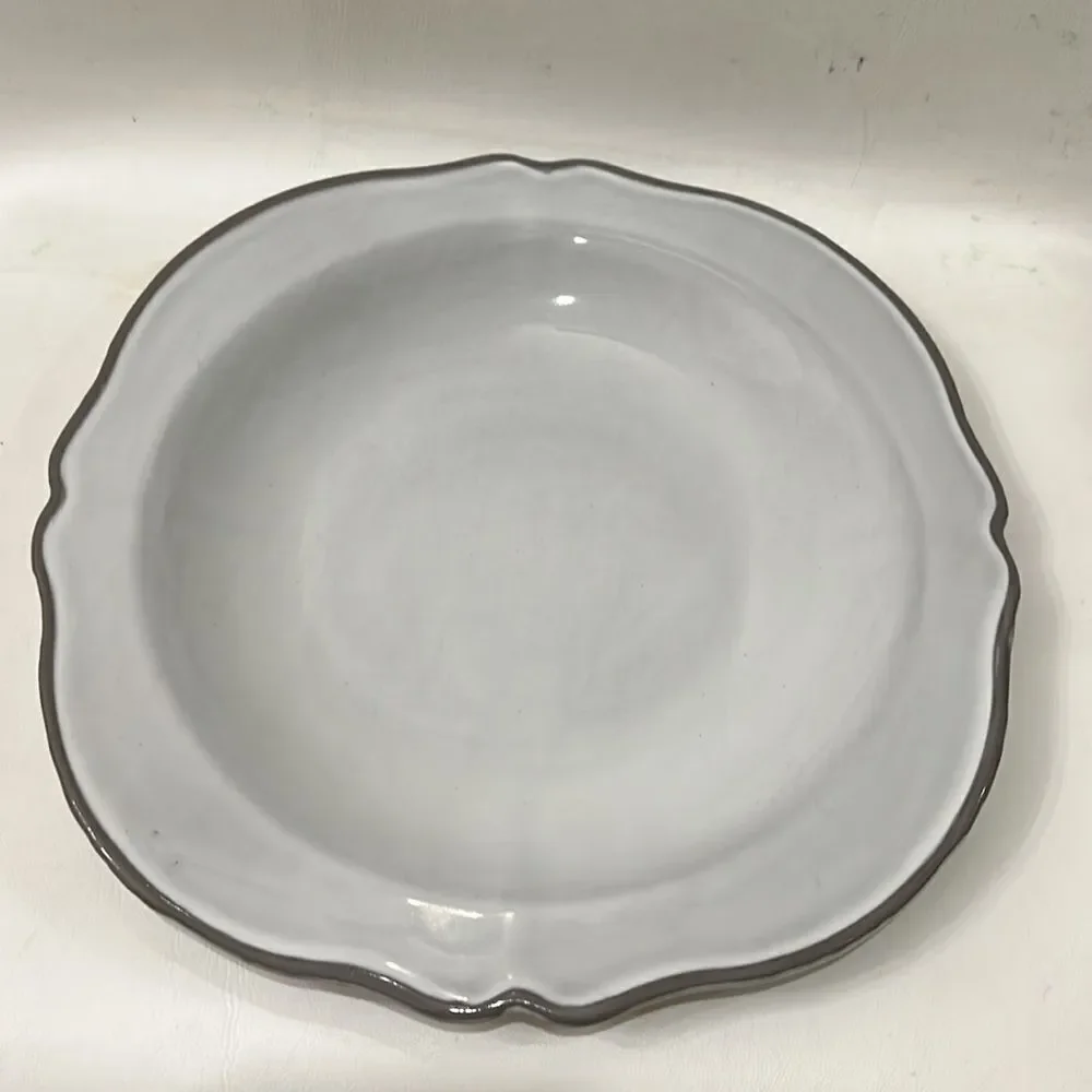 Crate&Barrel Deep Dinner Plates Lira White Gray Porcelain 11 1/4 In Scalloped